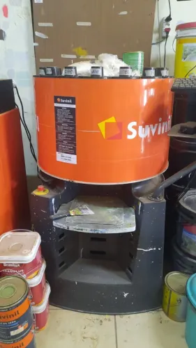 Maquina dosadora de tintas imobiliária com o batedor 