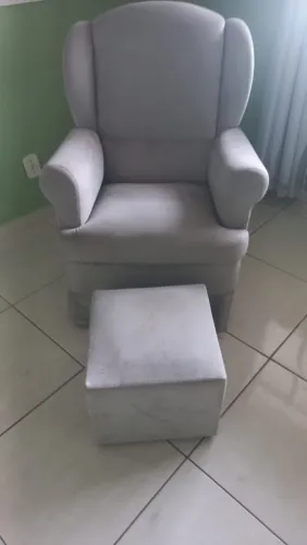 Poltrona amamentação com balanço + puff