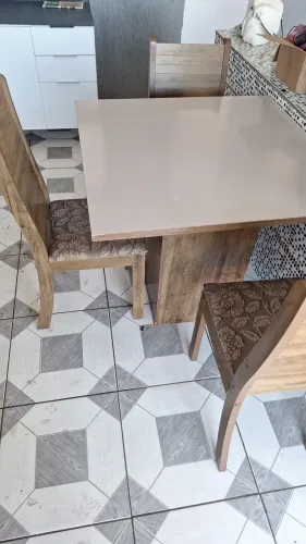 Vendo guarda roupa de casal +reck e painel de sala+mesa com 3 cadeiras motivo viagem $900