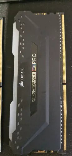 Memória RAM 8gb 3200mhz corsário vingança rgb PRO