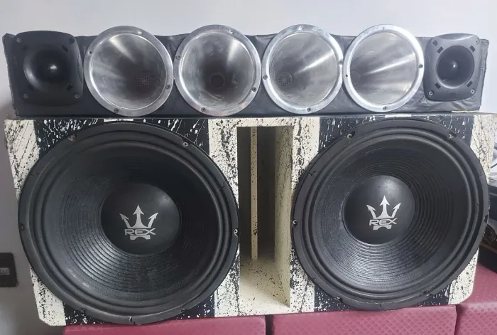 Vendo som automotivo