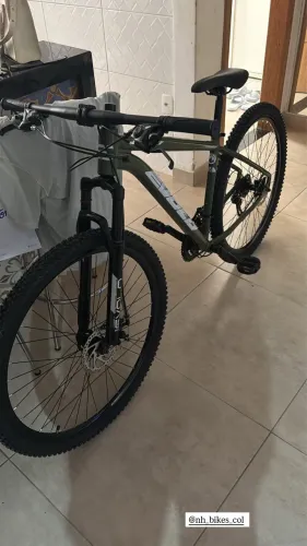 Vende -se Bicicleta aro 29 semi nova usada 3 vezes 