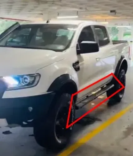 Estribo protetor para Ranger com leve amassado em bom estado completo