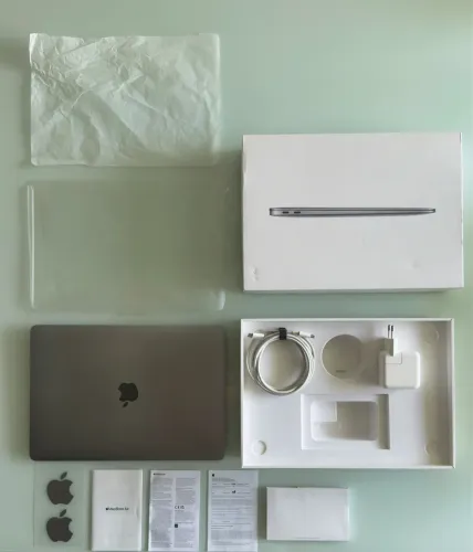MacBook Air M1 2020 - 8GB RAM / 256GB SSD - Completo na Caixa - Excelente Estado