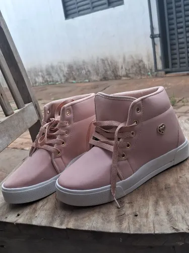 Tênis feminino cano alto rosa claro (seminovo)