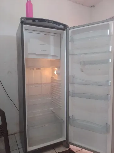 Geladeira semi nova Consul 800,00