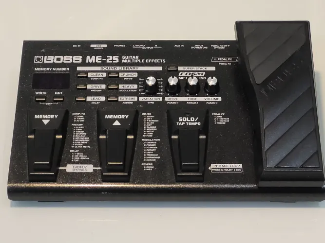 Pedaleira Boss ME-25