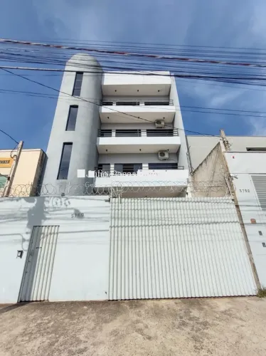 Prédio comercial na avenida Elias Maluf