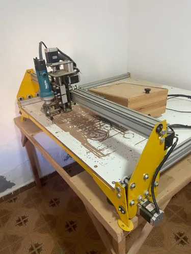 Rouster CNC para trabalhos em Madeira 
