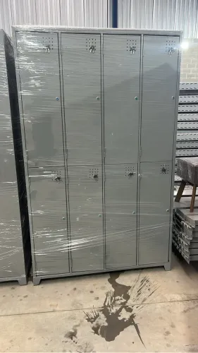Armário de aço 8 portas 00