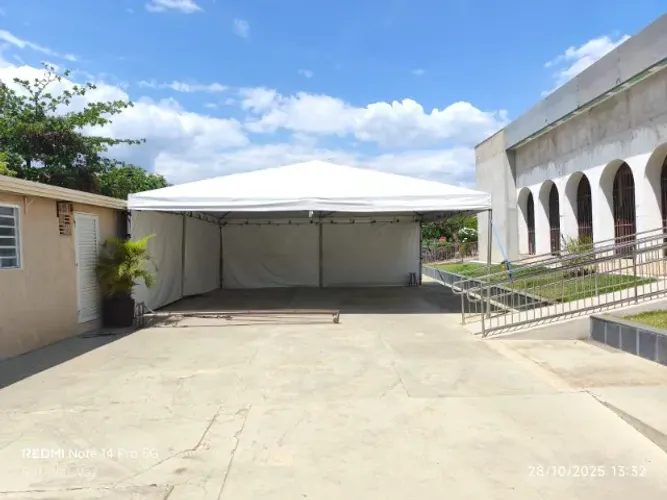 Aluguel de tendas para festas ao ar livre!