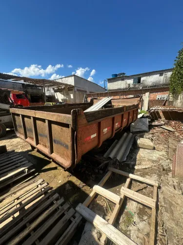 Caçamba facchini toco 5,0 mts no ferro 6.0mt na tábua 