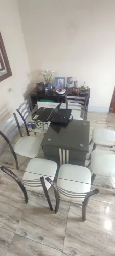 Mesa com 7 cadeira
