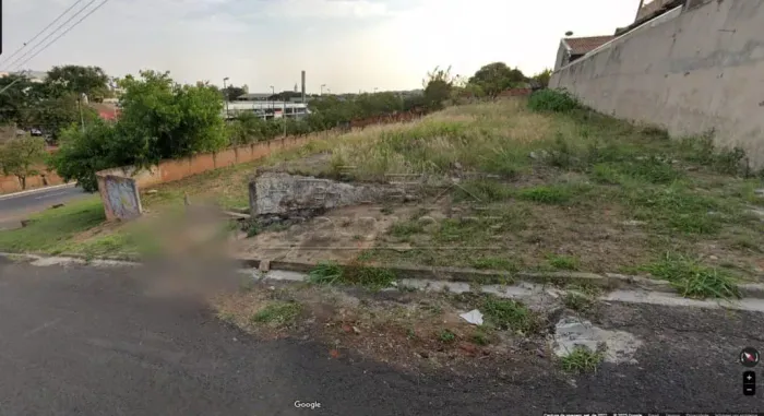 Terreno de esquina com 357,50m², próximo à Av. Nuno de Assis