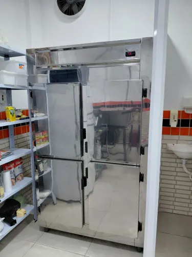 Geladeira industrial 1044 litros
