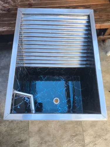 Tanque de cimento revestido por cerâmica e inox