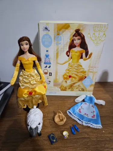 Boneca Belle Disney Store com troca de roupa