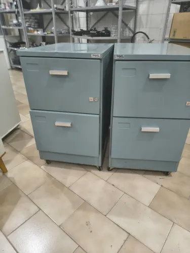 Dois Arquivos em Metal Securit 2 Gavetas Com Rodas