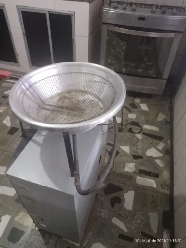 Churrasqueira a gás/ tacho para frituras/ balança