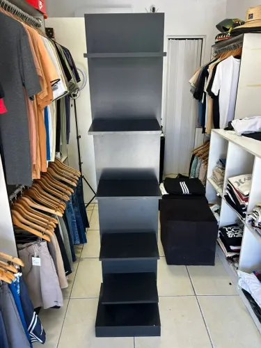EXPOSITOR DE CALÇADOS