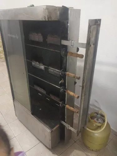 Máquina de assar frangos