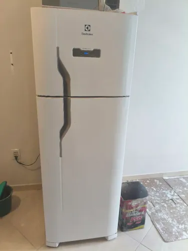 Geladeira Electrolux Cycle Defrost 260 Litros Branco