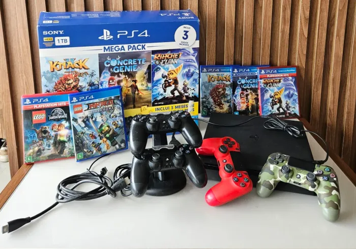 Playstation 4 1 Tb Slim + 4 controles com carregador + 5 jogos