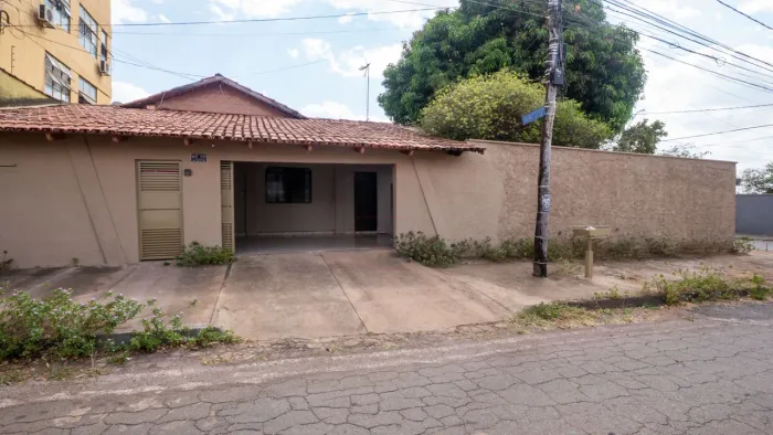 Casa de Esquina no Jardim Diamantina por R$ 550 Mil