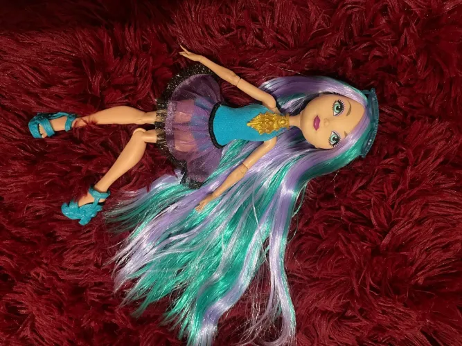 Boneca ever afiter high 