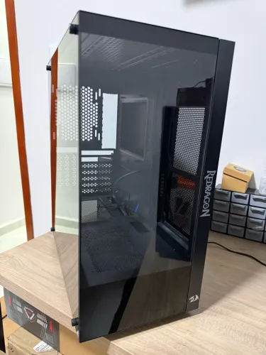 Gabinete Redragon Reflect