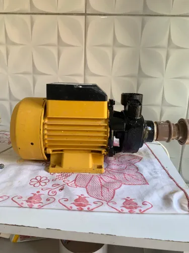 Bomba d?água Ferrari  ainda tá nova 130 reais *73