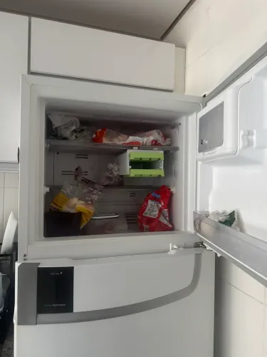 Vende-se geladeira R$ 1.300,00