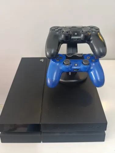 Playstation 4 + 2 Controles (PS4)