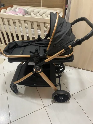 Carrinho de bebê 1 ano de uso