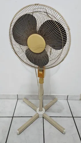 Ventilador de pé
