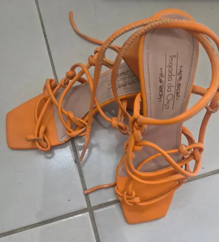 Sandália salto laranja de amarração 38