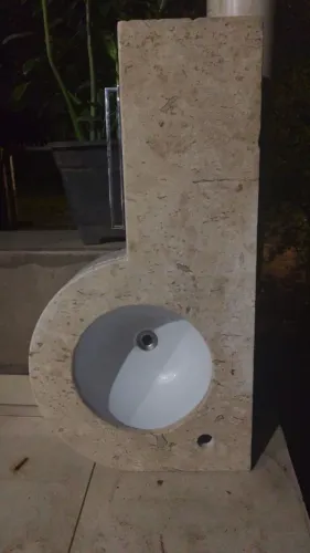 Pia de banheiro / marmore