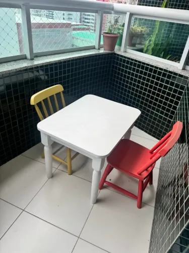 Mesa Infantil (50 por 70 cm)com duas cadeiras