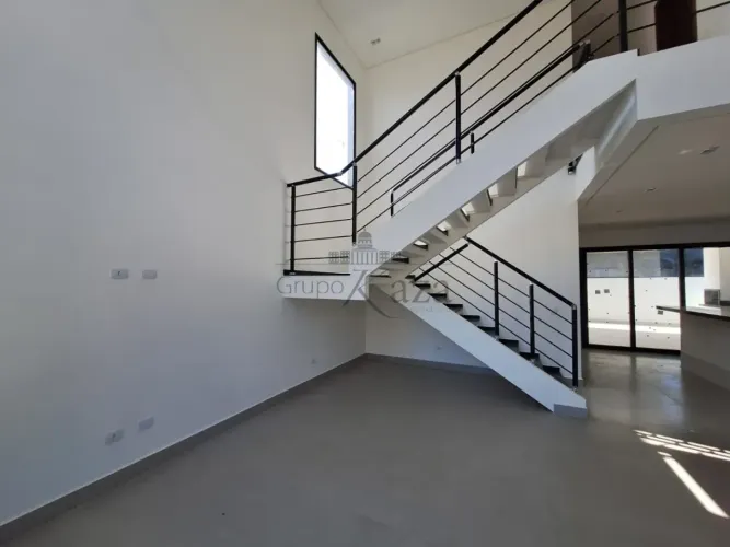 Oportunidade - Casa Sobrado em Condomínio - Condomínio Residencial Reserva Aruanã - 4 Suít