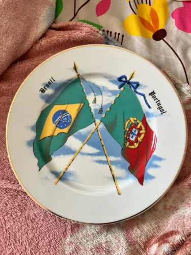 Prato Decorativo em Porcelana Brasil x Portugal - Colecionável - Excelente Estado