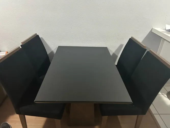Vendo conjunto mesa com 4 cadeiras