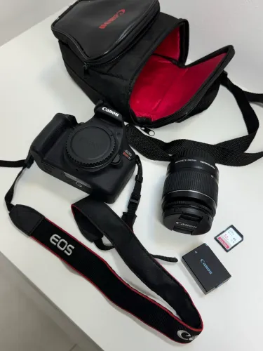 Kit câmera Cânon EOS Rebel T7 + lente 