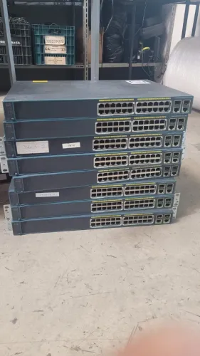 Lote com 8x Switches Cisco Catalyst 2960 Plus Series PoE