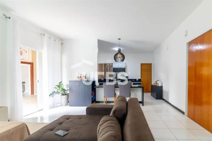 Casa à Venda no Jardim Vitória com 3 Suítes, Piscina e Energia Fotovoltaica | 188 m² e 3 V