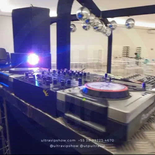 DJ Profissional + Som e Iluminação para Eventos
