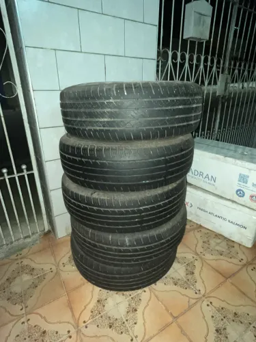 Jogo de 5 Pneus 225/65 R17 Comforser CF2000 - Ótimo Estado (CR-V e SUVs)