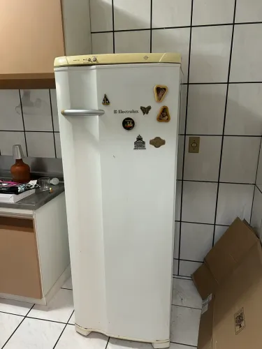Geladeira usada ótimo negócio