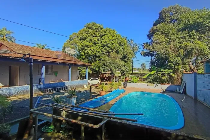 Rancho a venda as margens do rio Mogi Guaçu