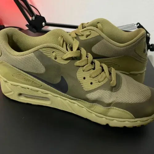 Tênis Nike Air Max 90 Verde Militar / Oliva (Usado / Para o Dia a Dia)