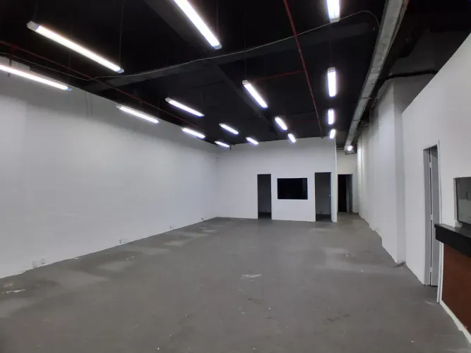 ALUGO I LOJA 200m²